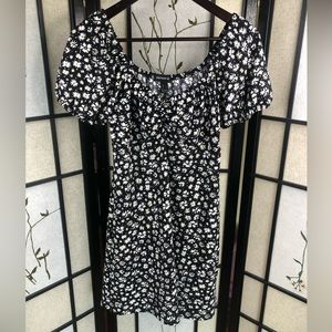 4 for 25$ Floral Summer Dress with little Shoulder Sleeve. Size Large